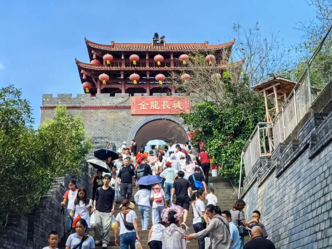 省尊龙凯时集团领导带队开展国庆、中秋“双节”安全检查并看望慰问一线干部职工